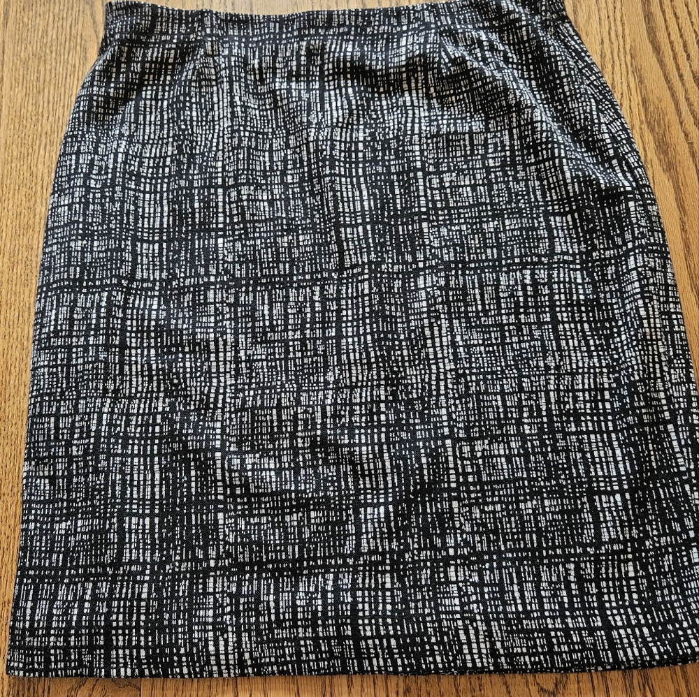 Coldwater Creek Skirt. Black and White Patterned Women's Skirt 10 Petite. - Picture 1 of 8